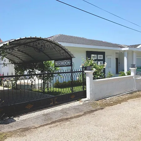 Terasus, 4 Bedroom, Large Garden And Private Swimming Pool 페티예