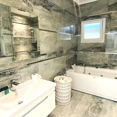 빌라 Terasus, 4 Bedroom, Large Garden And Private Swimming Pool *