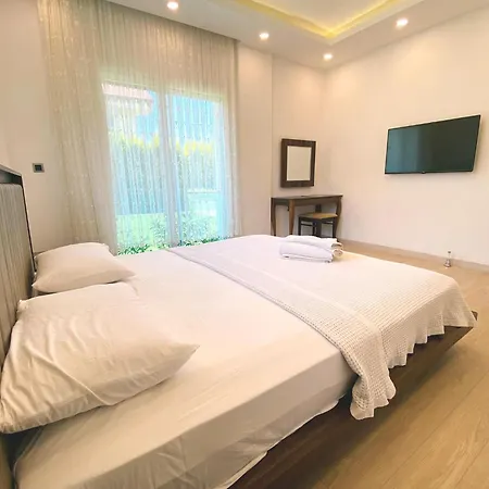 빌라 Terasus, 4 Bedroom, Large Garden And Private Swimming Pool 페티예