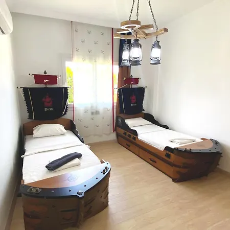 Terasus, 4 Bedroom, Large Garden And Private Swimming Pool 페티예