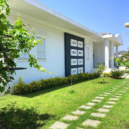 빌라 Terasus, 4 Bedroom, Large Garden And Private Swimming Pool