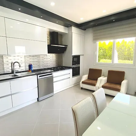 Villa Terasus, 4 Bedroom, Large Garden And Private Swimming Pool