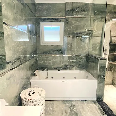 Villa Terasus, 4 Bedroom, Large Garden And Private Swimming Pool Fethiye
