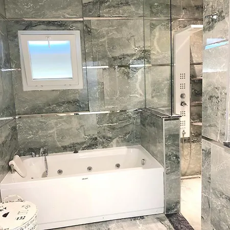 Villa Terasus, 4 Bedroom, Large Garden And Private Swimming Pool Fethiye
