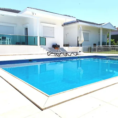 Villa Terasus, 4 Bedroom, Large Garden And Private Swimming Pool *