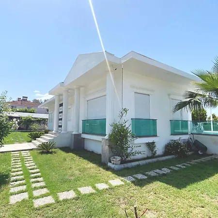 Villa Terasus, 4 Bedroom, Large Garden And Private Swimming Pool